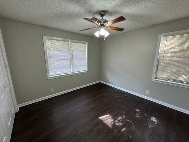 Building Photo - Updated 3 Bedroom home in Central Park