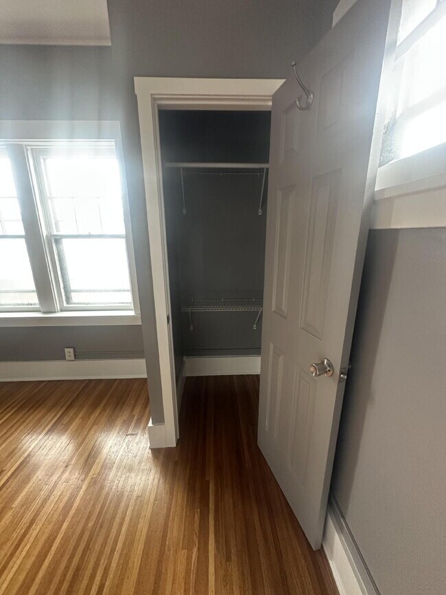 Building Photo - Beautiful two-bedroom home located in Roch...