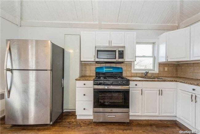 Building Photo - 32 Grove St