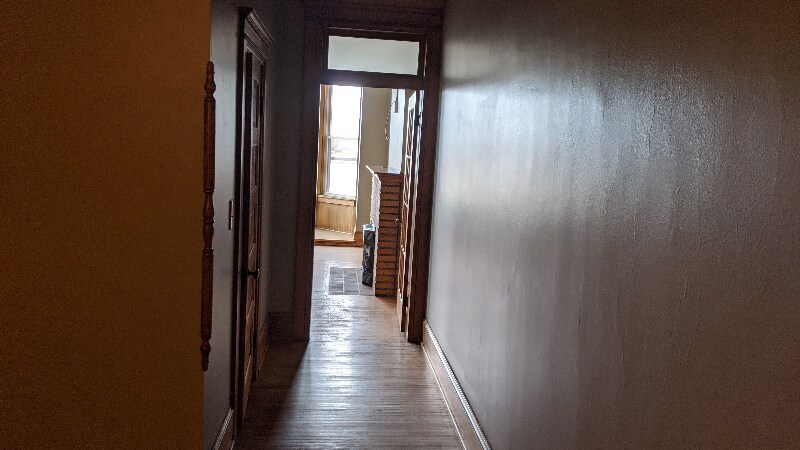 Building Photo - 127 1/2-38-32 E Main St