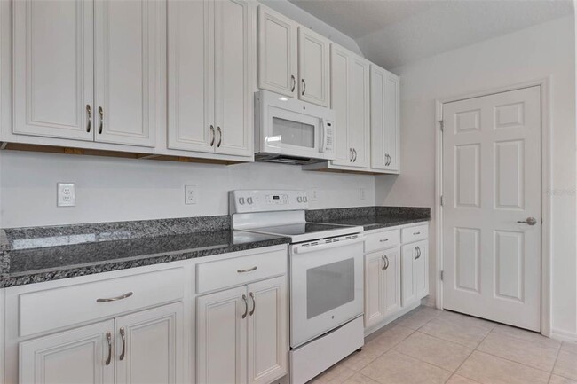 Building Photo - 2311 Victoria Dr