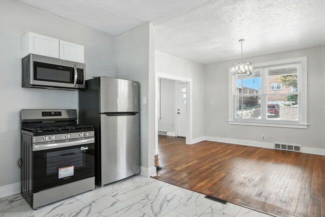 Building Photo - 3229 Beacon Hill Ave
