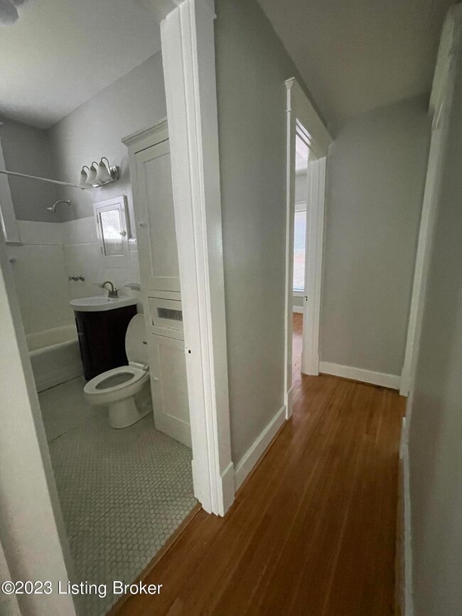 Building Photo - 2177 Baringer Ave