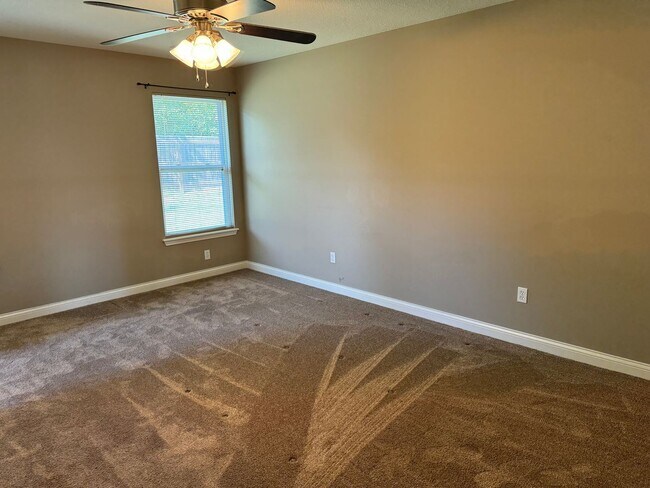 Building Photo - Charming Three Bedroom Home