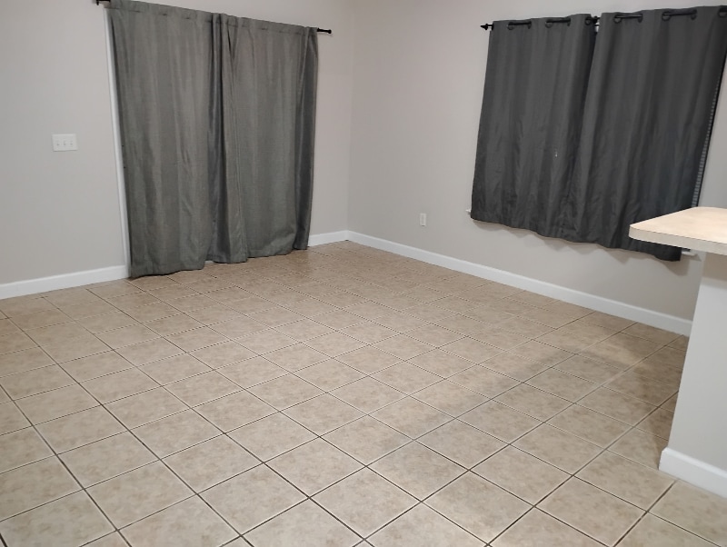 Building Photo - 627 NE Washington St