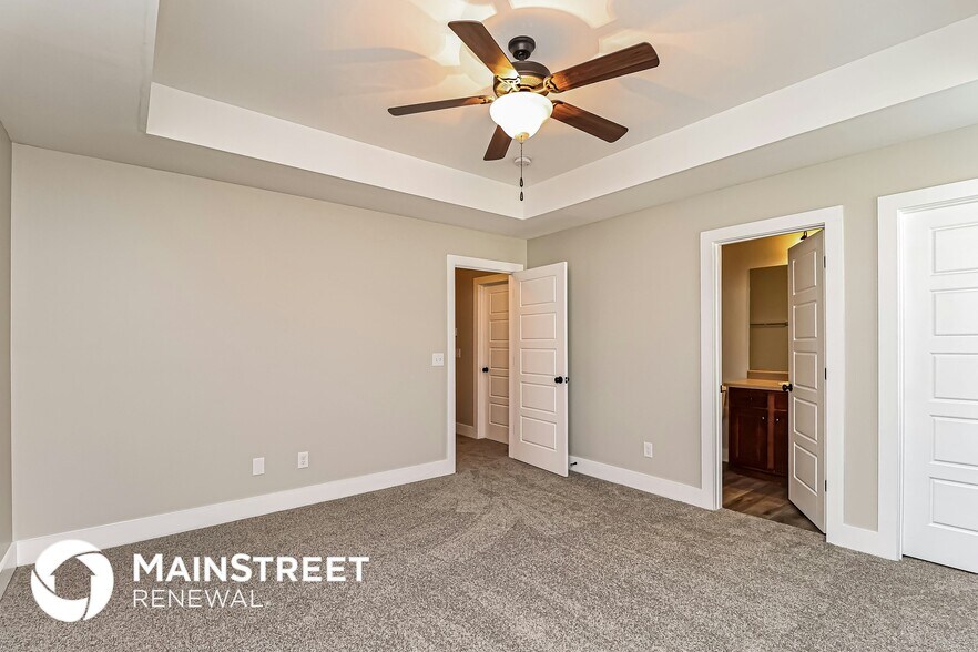 Building Photo - 20450 Castle Ridge Cir