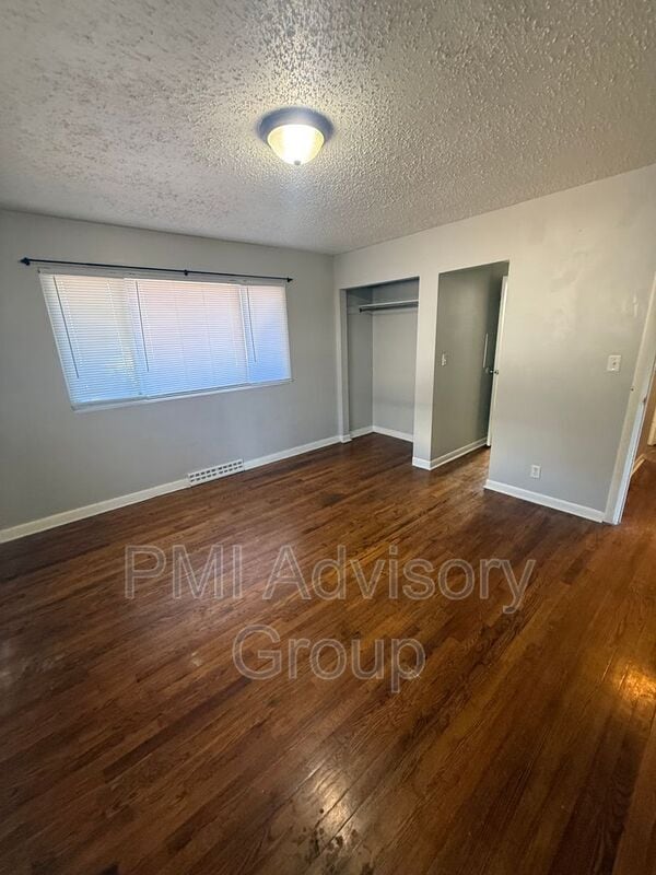 Building Photo - 1805 SW Clearview Cir