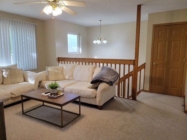 Building Photo - 5 Bedroom Duplex Unit