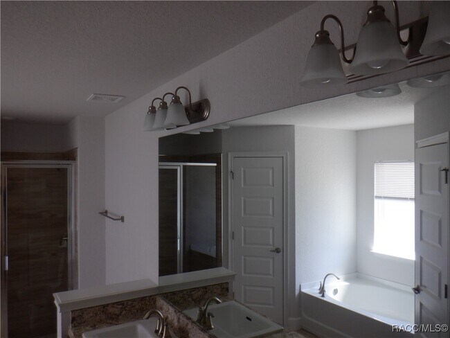 Building Photo - 1155 S Brookfield Dr