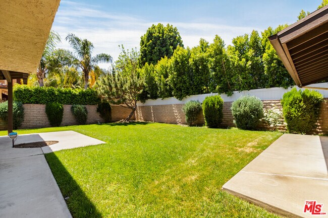 Building Photo - 4933 Collett Ave