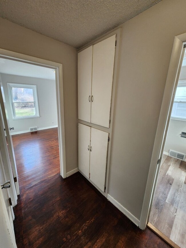 Building Photo - Spacious 3-Bedroom, 2-Bathroom Home AVAILABLE NOW!!