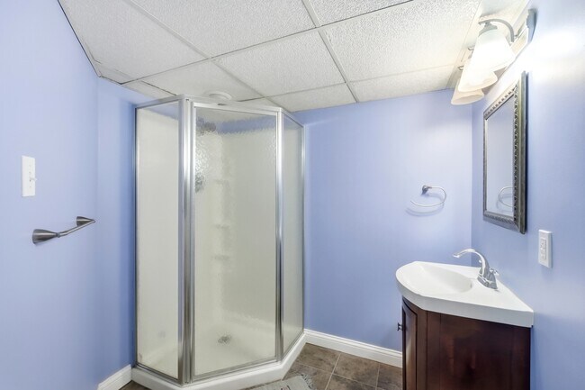 Building Photo - 908 Shroyer Rd