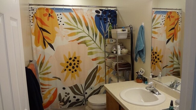 Building Photo - Great One Bedroom near Provo Rec Center, Utah Valley Hospital, and BYU!