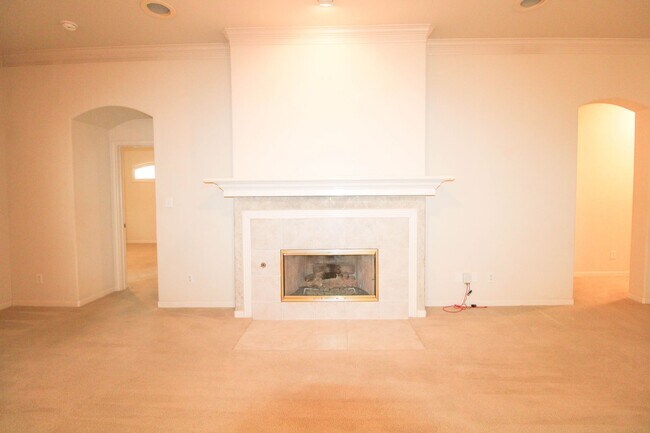 Building Photo - 34 Silverhorn Dr