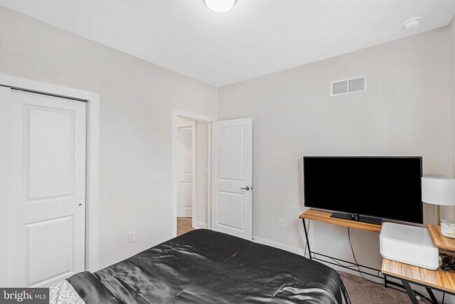 Building Photo - 204B Dock St