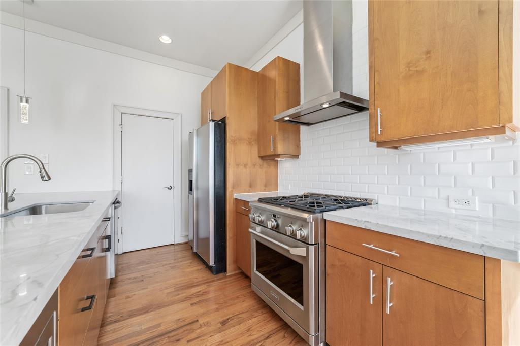 Building Photo - 821A W 25th St