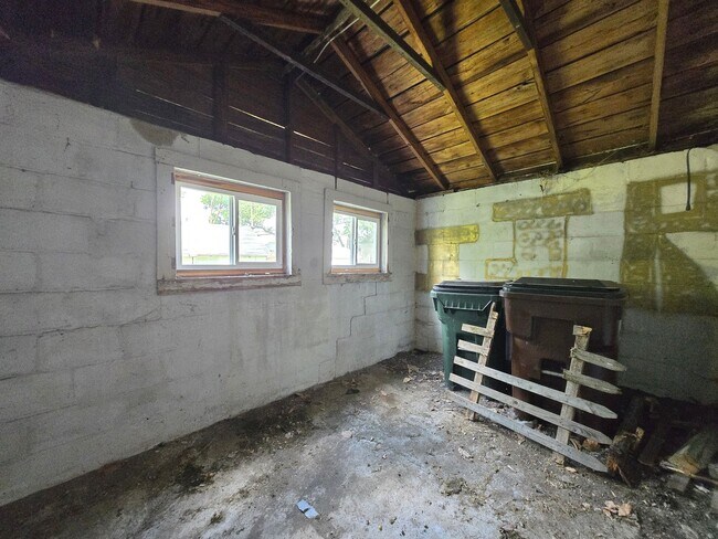 Building Photo - 2832 Rushland Dr