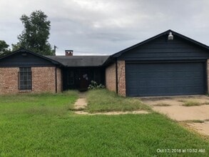 Building Photo - 2319 Shady Ln