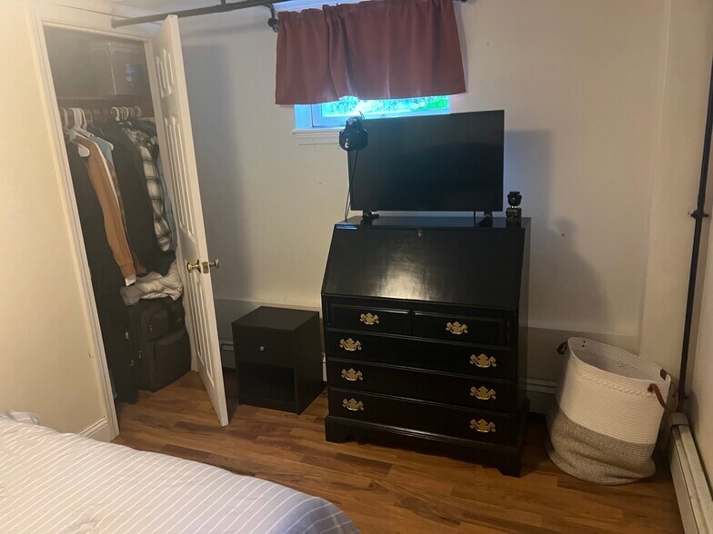 Smaller bedroom ideal for office, guest room, den, or gym - 265 Faneuil St