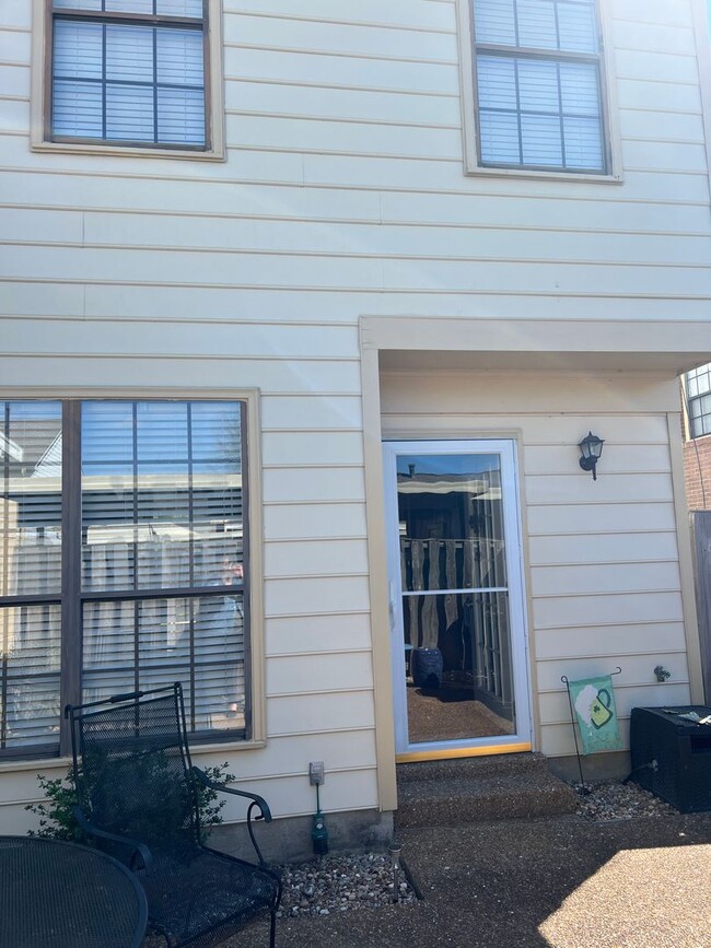 Building Photo - Charming Condo for Rent in River Plantatio...