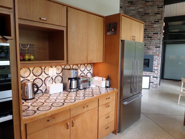 Building Photo - Incredible 3-Bedroom Mid-Century Stunner on Mercer Island! Huge Yard and Central A/C!!