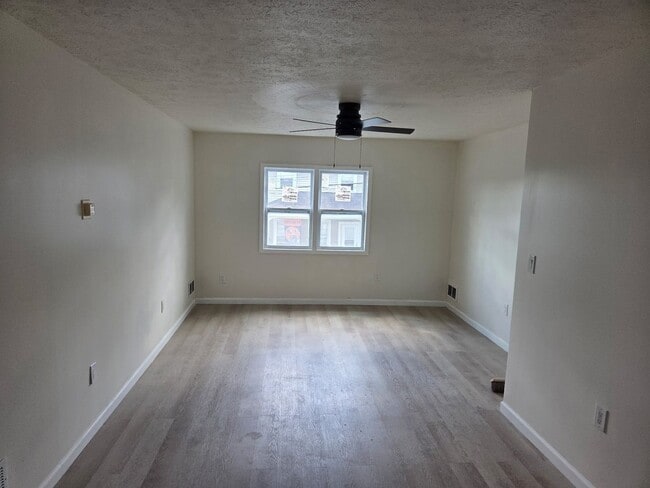 Building Photo - 108 Ball St