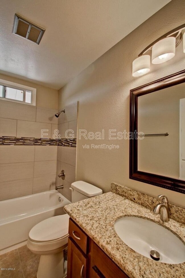 Building Photo - 1030 E Manhatton Dr