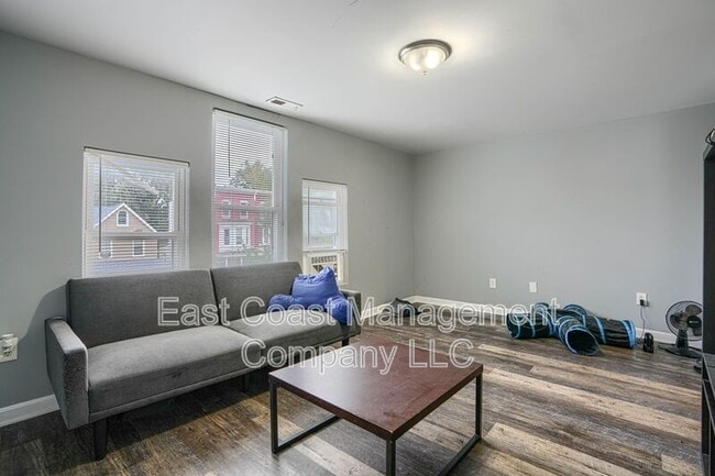 Primary Photo - 304 Collins Ave