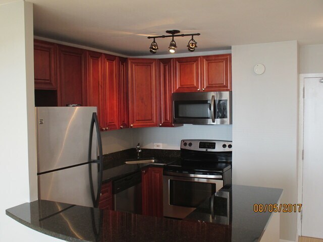 Building Photo - Gold Coast/Old Town Jr. 1 bedroom Available In July