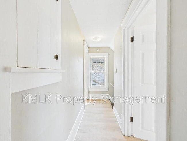 Building Photo - 773 Montana Ave