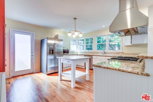 Building Photo - 13203 Dewey St