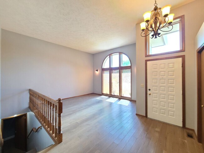 Building Photo - $3,250- 5 Bed / 3 Bath Beautiful Home in Upper South Hill