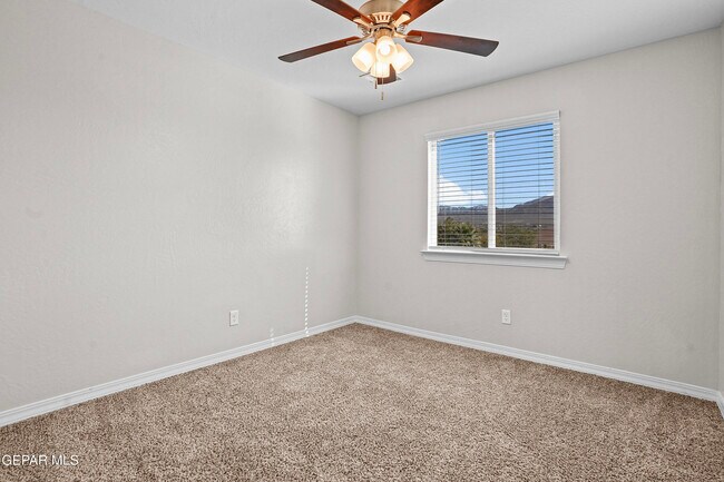 Building Photo - 585 Issa Circle