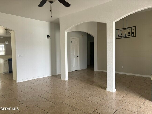 Building Photo - 12844 Cozy Cove Ave