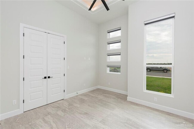 Building Photo - 37 N 24th St