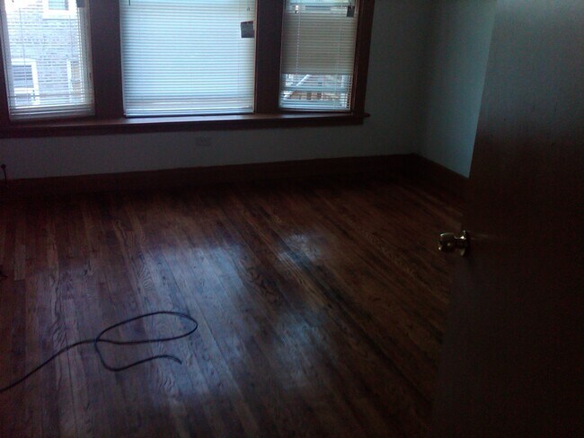 Living Room - 908 W 77th St