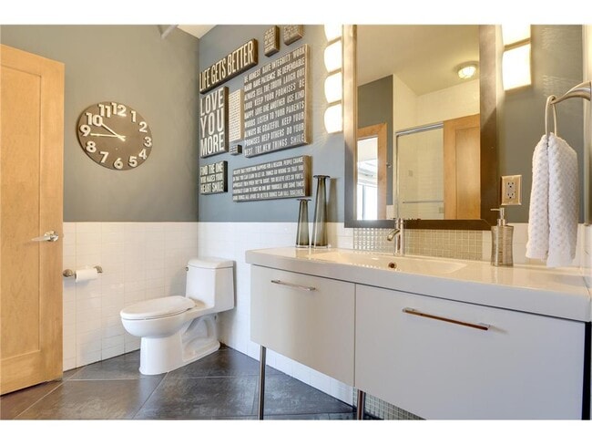 Building Photo - 521 S 7th St