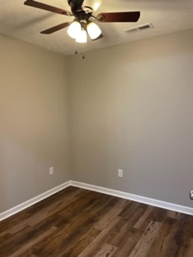 Building Photo - Charming Townhome Minutes from Tim's Ford Lake!