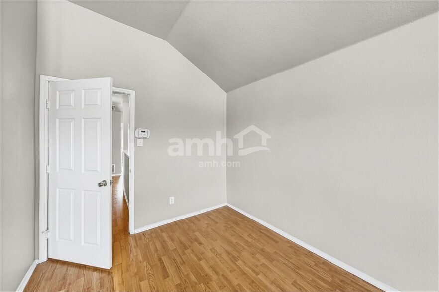 Building Photo - 11500 Gloriosa Dr