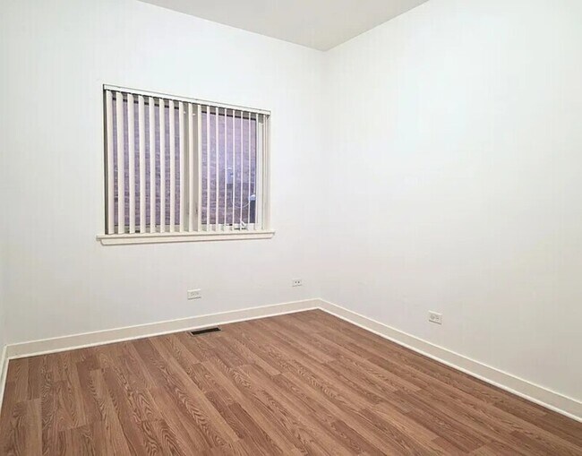 Building Photo - 705 W 31st St