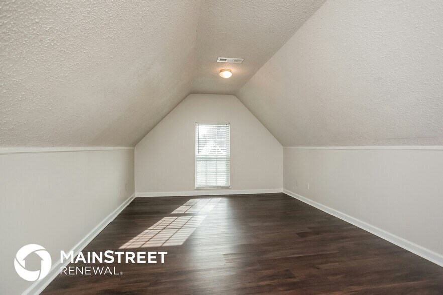 Building Photo - 2166 Greencliff Dr