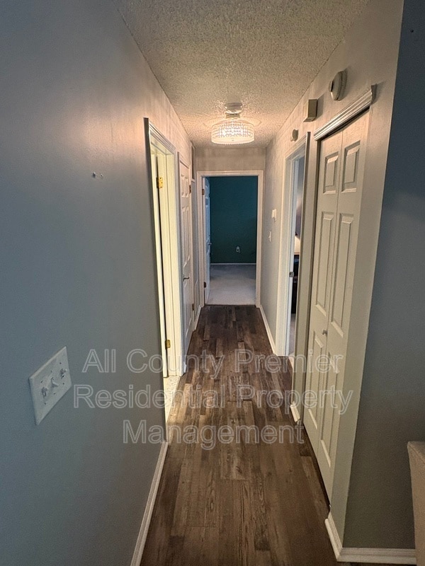 Building Photo - 60 Versailles Ct