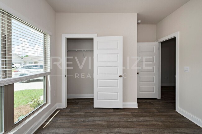 Building Photo - 14567 Dayton Cir