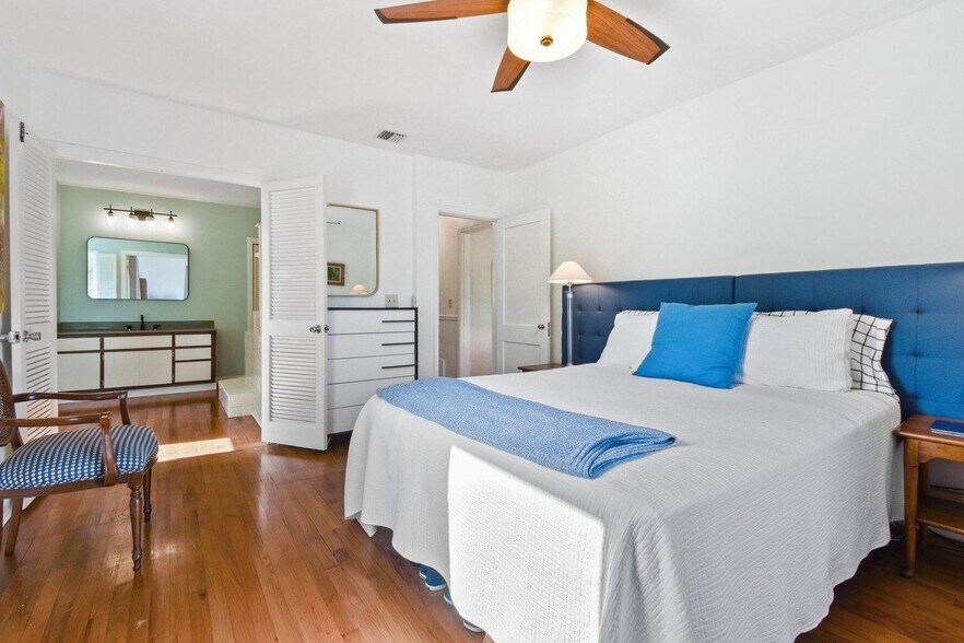 Building Photo - 1219 N Lakeside Dr