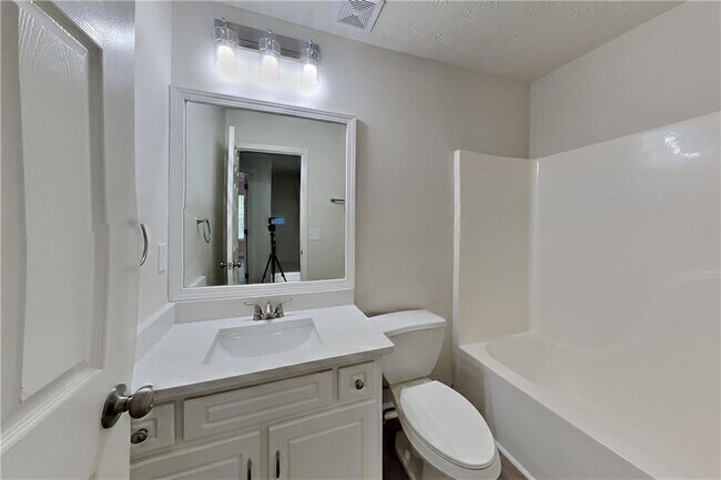 Building Photo - 2800 Alcovy River View