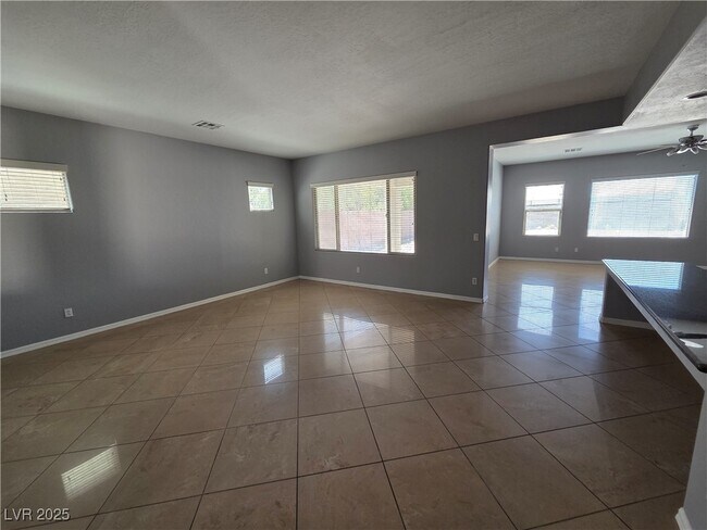 Building Photo - 5635 Criollo Dr