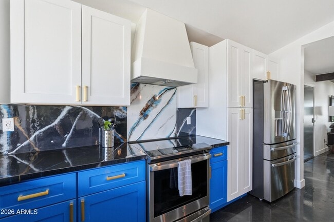 Building Photo - 2812 N 71st Pl