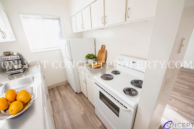 Interior Photo - 435 E Warnock Ave