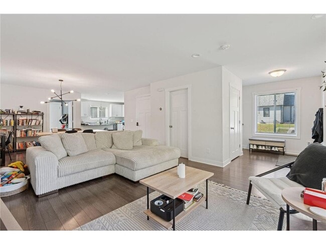 Building Photo - 2084 Reaney Ave E