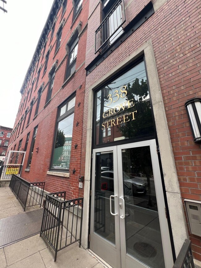 Building Photo - 338 Grove St